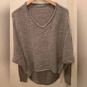 COIN 1804 Elegant Women's V-Neck Sweater Hi Low Small- Medium